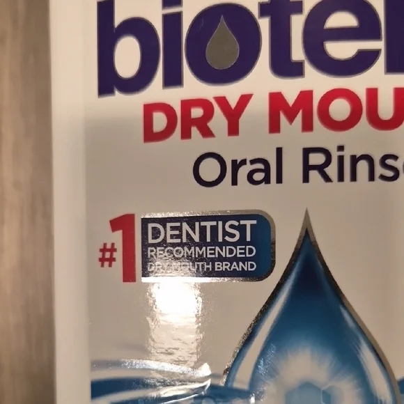Fresh Mint Oral Rinse - White and Blue - Picture 5 of 10
